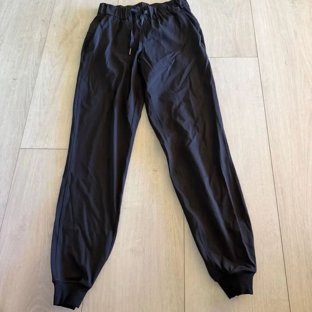 Lululemon women’s black joggers size 2